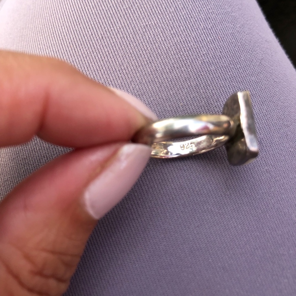 Sterling Silver ring with mother of pearl stone - Picture 2 of 4